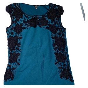 Ann Taylor green top with detailed embroidery